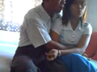 酒吧陪酒女郎與中年大叔床上體驗